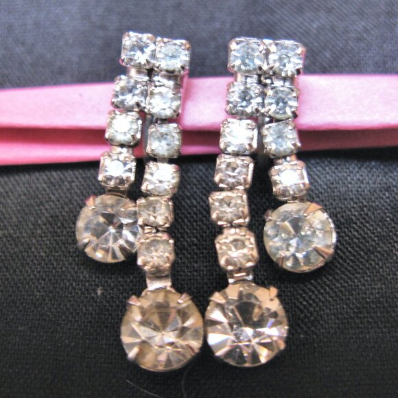 VINTAGE RHINESTONE LOT, SPARKLY VARIETY, JEWELRY FOR ANY OCCASION - Picture 4 of 16